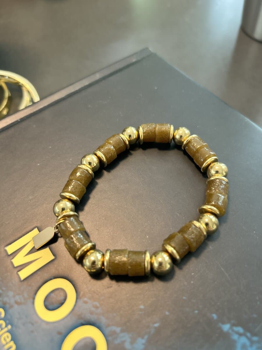 Olive Resin & Gold Bead Stretch Bracelet
