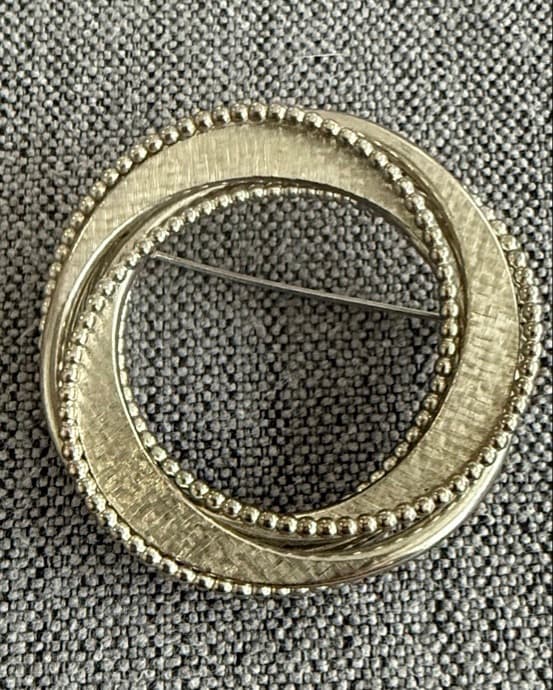 Textured Silver Tone Interlocking Round Bead Effect Brooch Pin