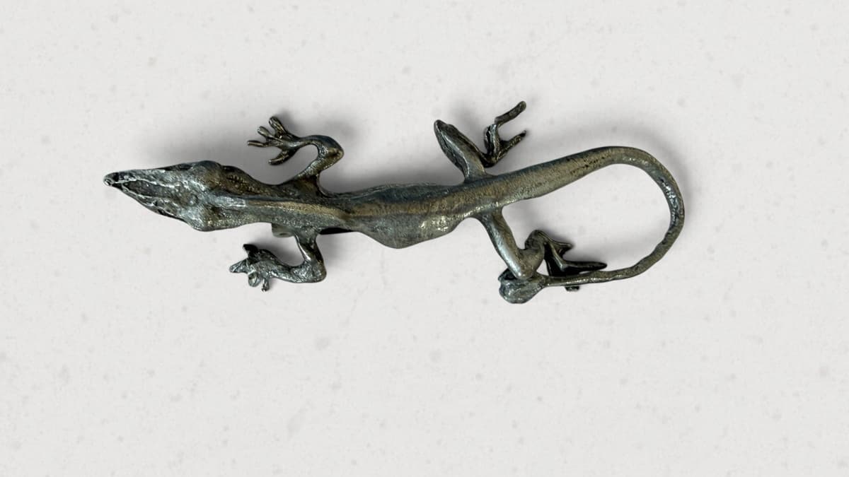 Textured Gecko Lizard Brooch - Antiqued Silver Tone