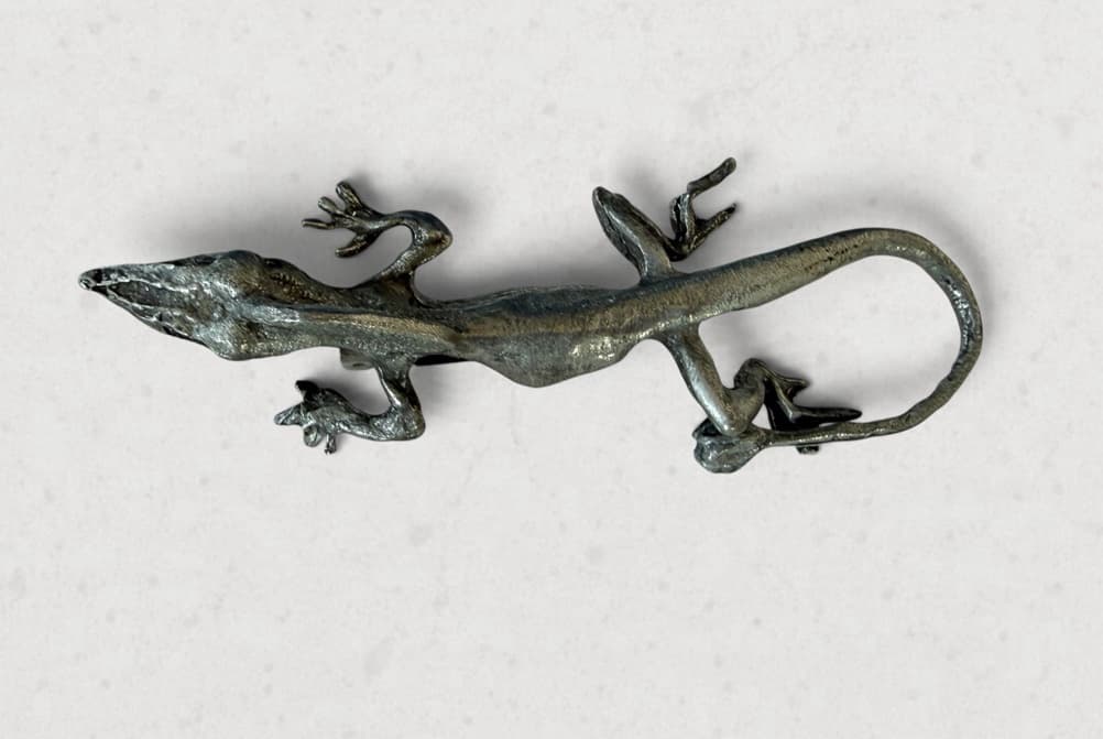 Textured Gecko Lizard Brooch - Antiqued Silver Tone