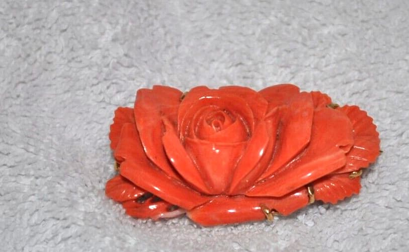 Fine Vintage Carved Coral Flowers 14K Gold Brooch Pin