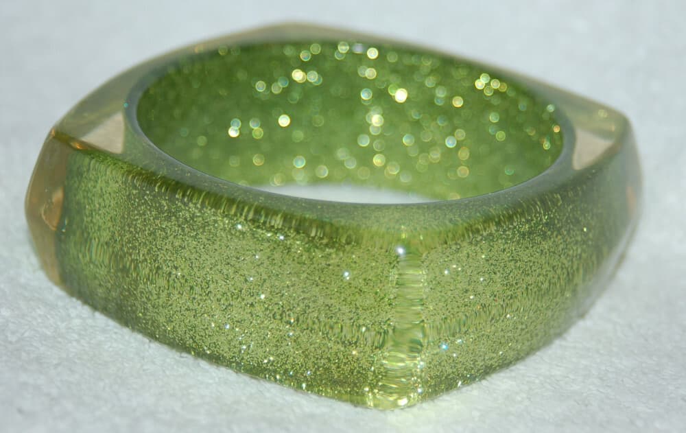 Vintage CLEAR green CONFETTI SPARKLE LUCITE BRACELET Bangle