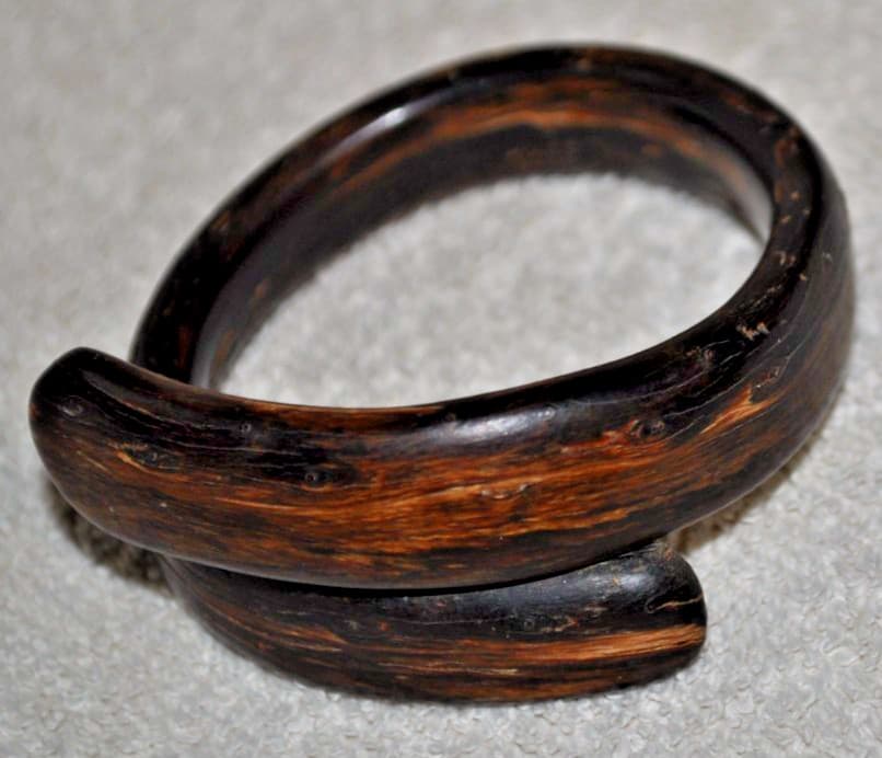 VINTAGE WOOD CARVED BYPASS CUFF BANGLE BRACELET small wrist