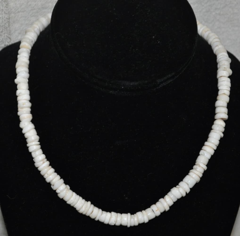Vintage Hawaiian Puka Shell Necklace 16.5” Barrel Clasp Surfer 1970’s
