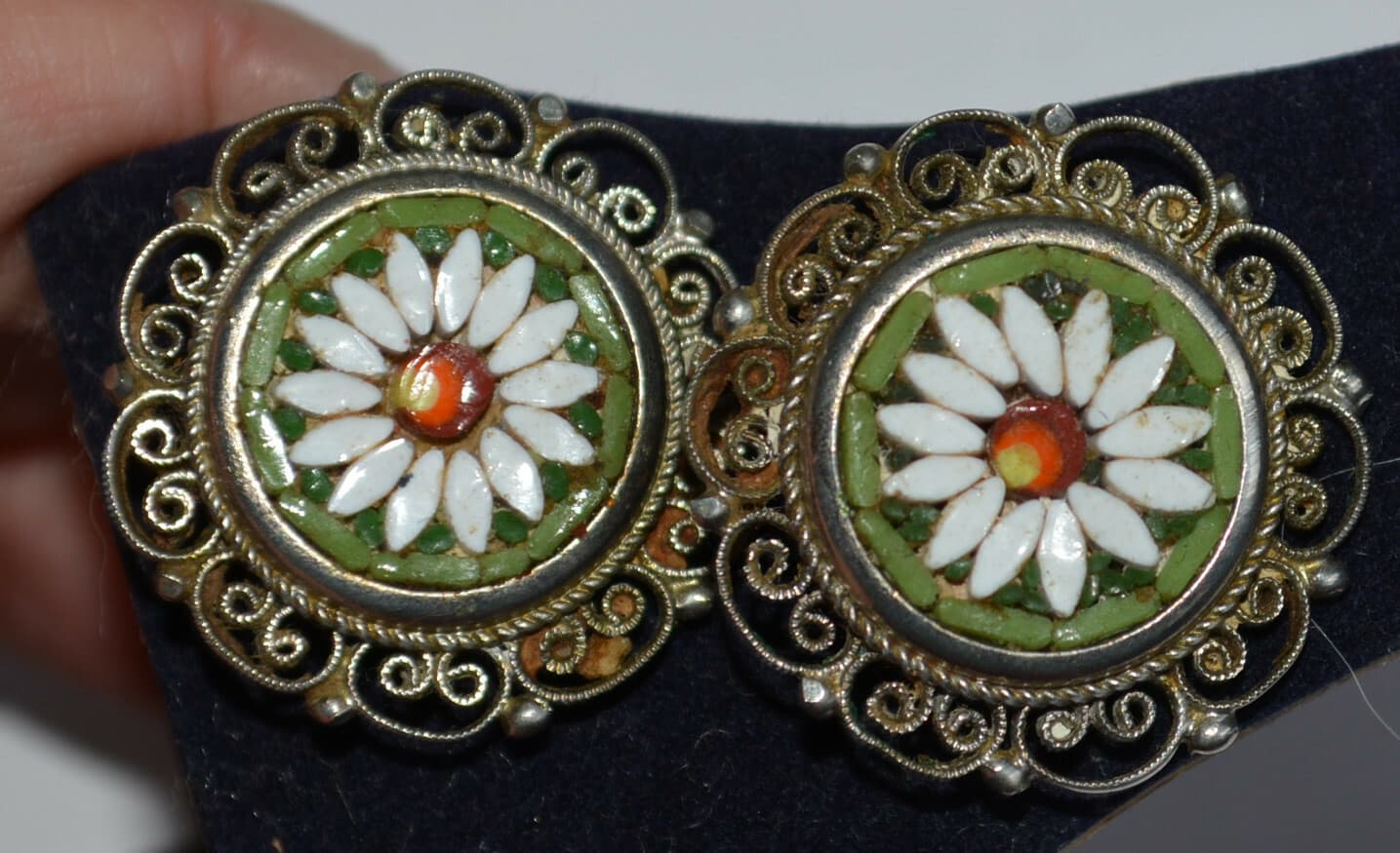 Vintage MICRO MOSAIC White DAISY FLOWER Clip Earring