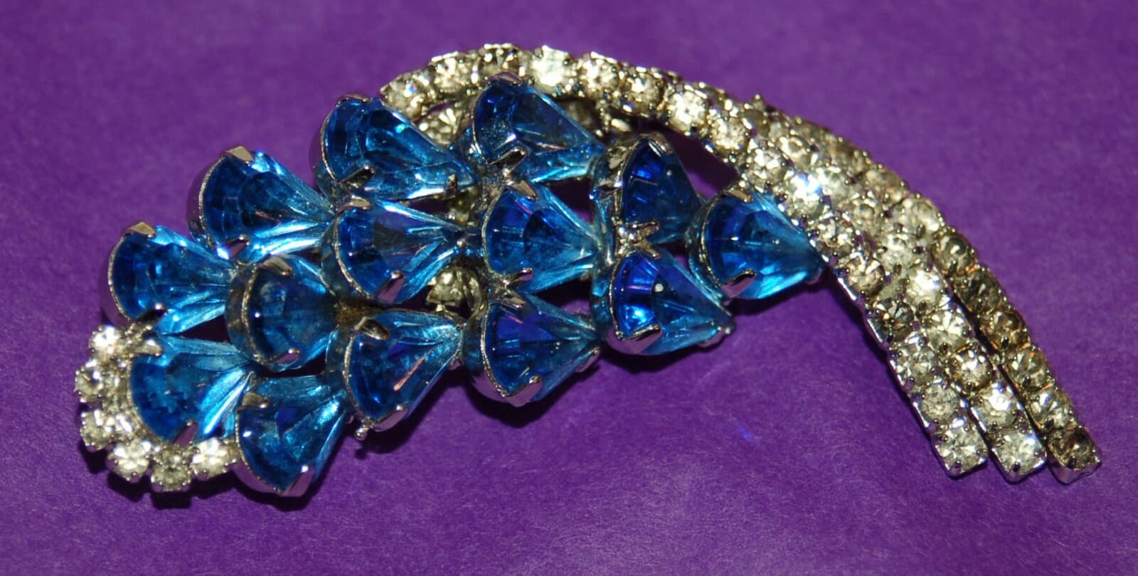 Large Brilliant Vintage Blue & Crystal Rhinestone Brooch Pin un Signed