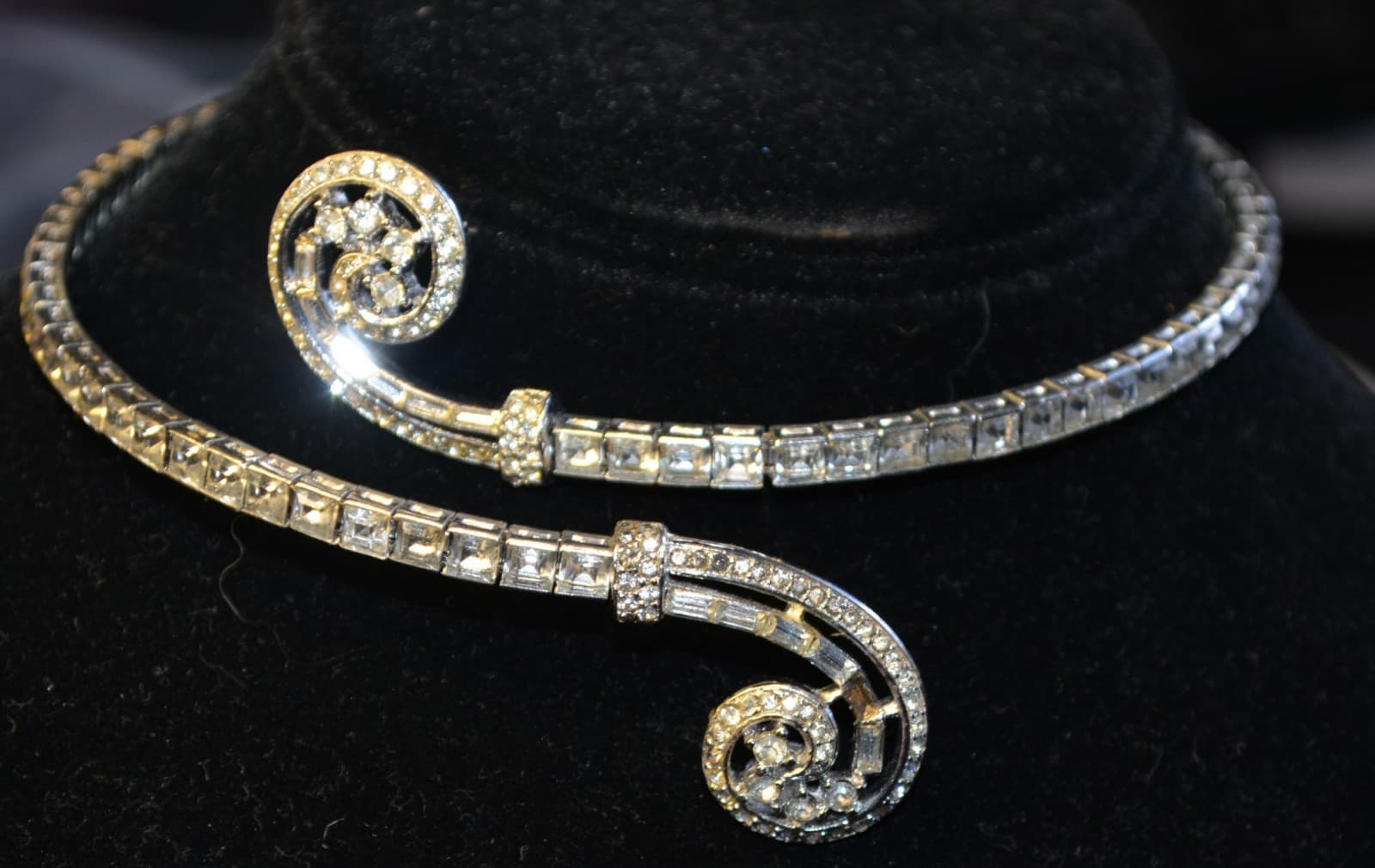 Trifari Pave Baguettes Double Spiral Swirls Sprung Choker Necklace coil ESTATE