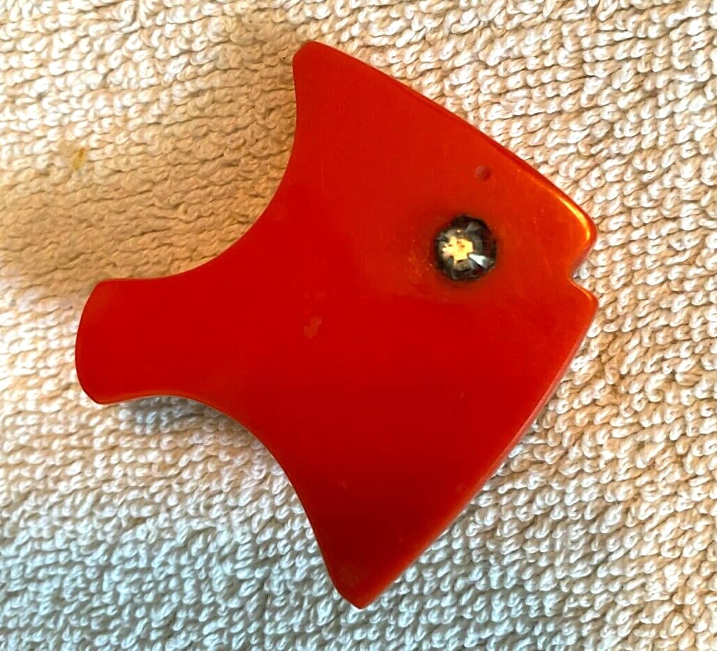 vintage amazing cool BAKELITE FISH Brooch Pin has a rhinestone eye