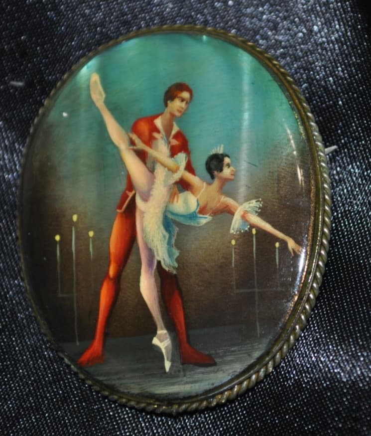 Fedoskino Russian Ballet Dancers Pin Mother of Pearl Lacquer silver signed