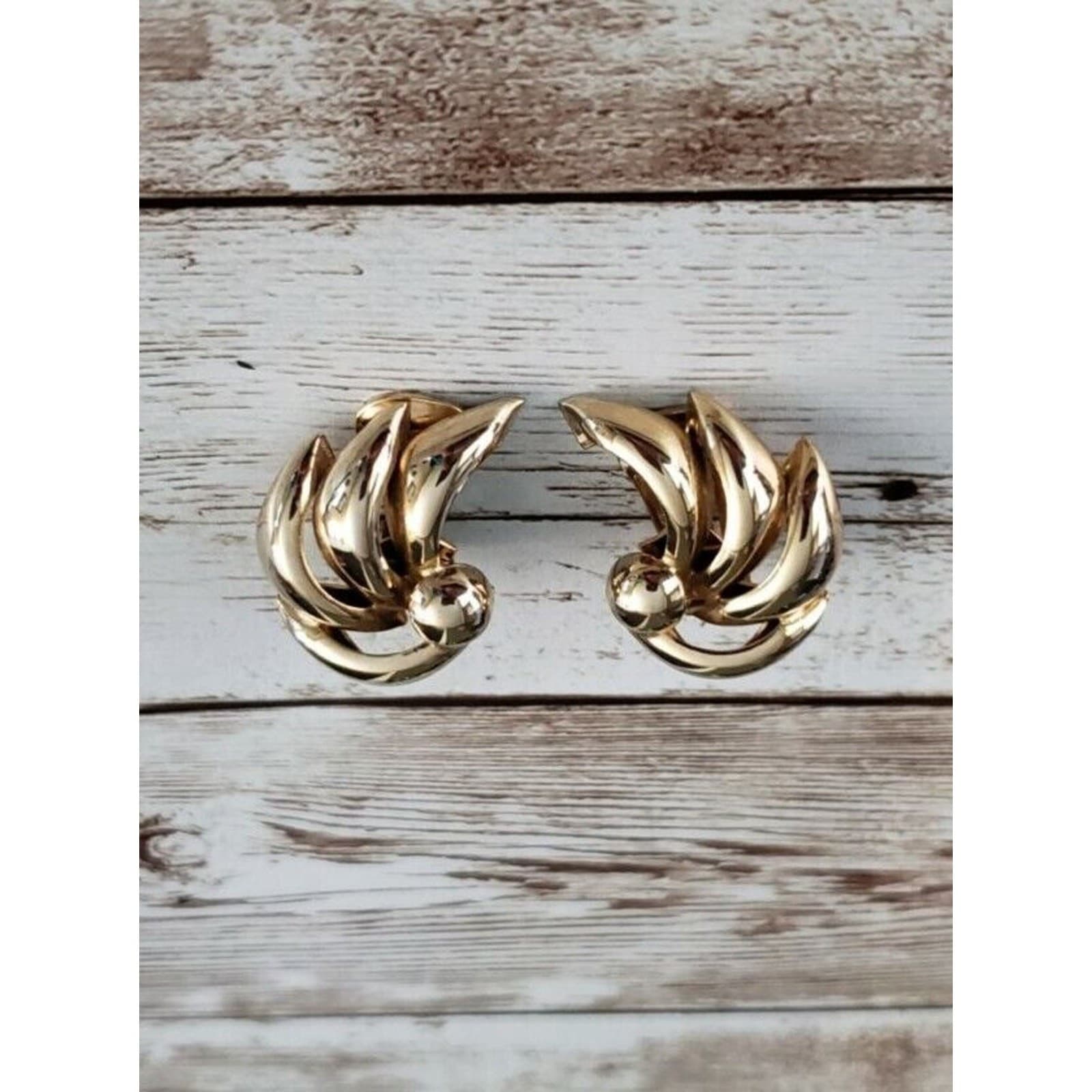 Vintage Clip On Earrings - Gold Tone Stylish Statement Earrings 1 & 1/8"