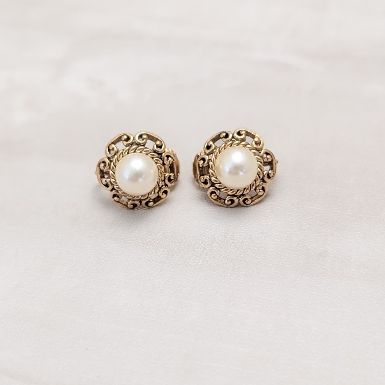Vintage Clip On Earrings Faux Pearl with Gold Tone Braided Scroll Halo Elegant