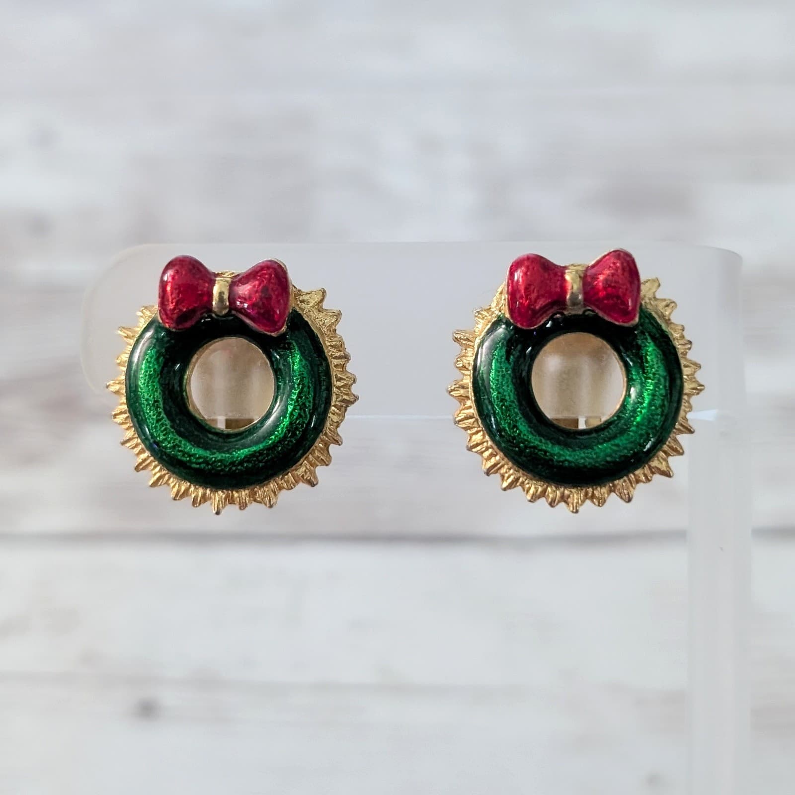 Vintage Clip On Earrings Statement Christmas Wreath Pretty 7/8"