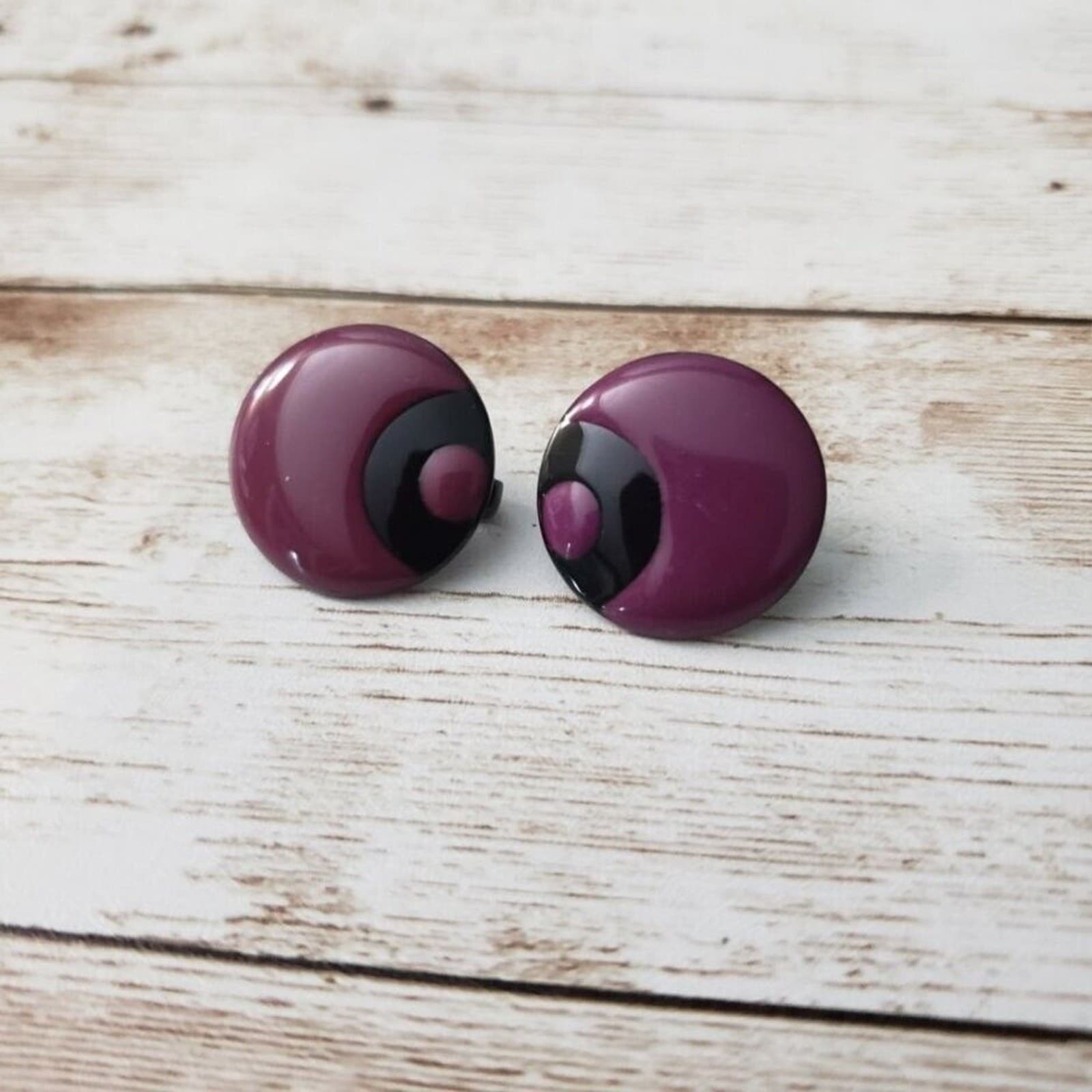 Vintage Clip On Earrings - Mauve/Purple & Black Circle Retro 0.75"