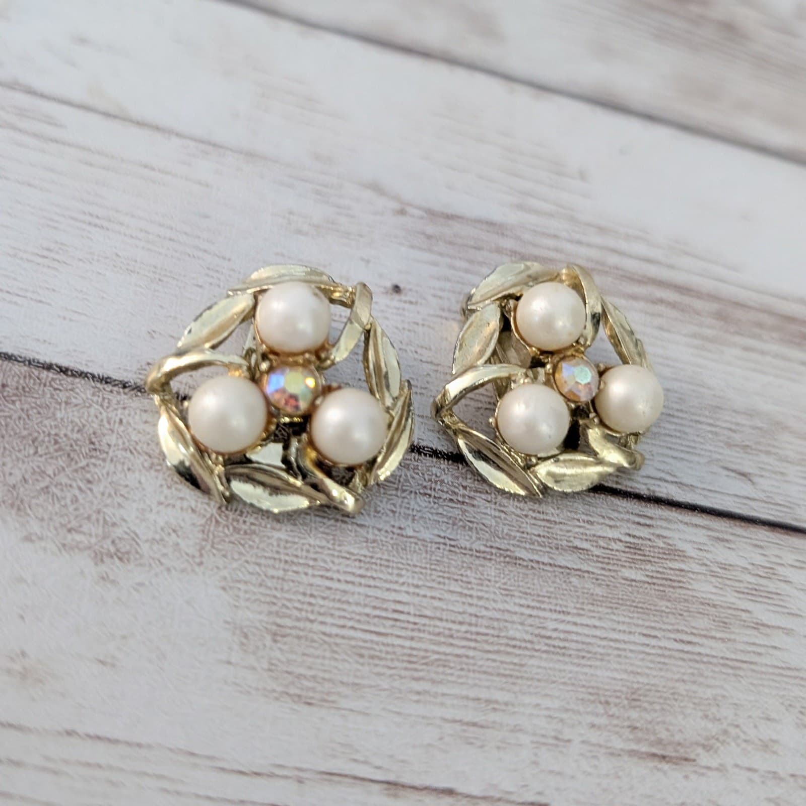 Vintage Clip On Earrings 7/8" Gold Tone, Faux Pearl, Iridescent Center