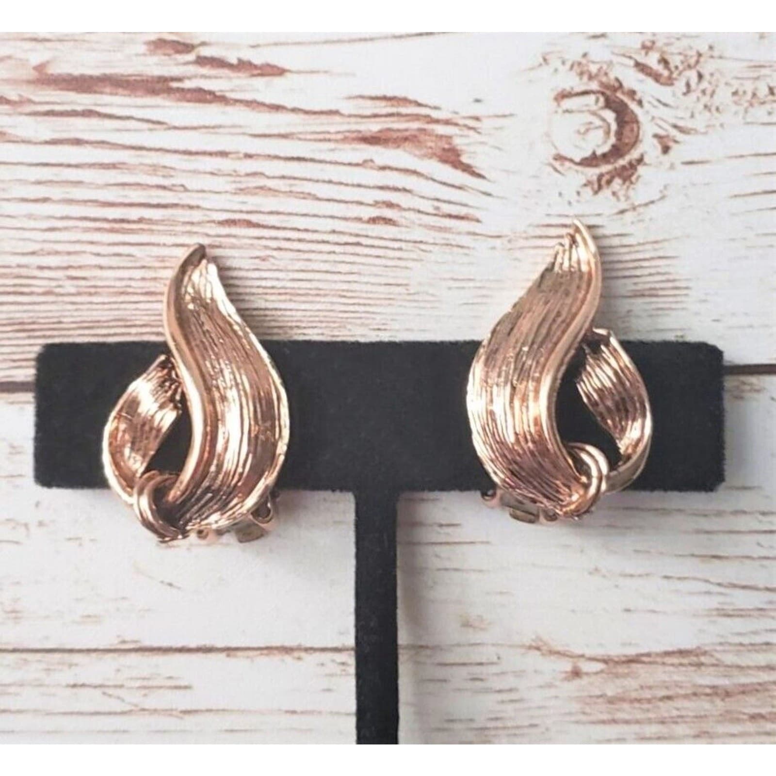 Vintage Clip On Earrings Golden Copper Tone Swish 1 & 1/8"