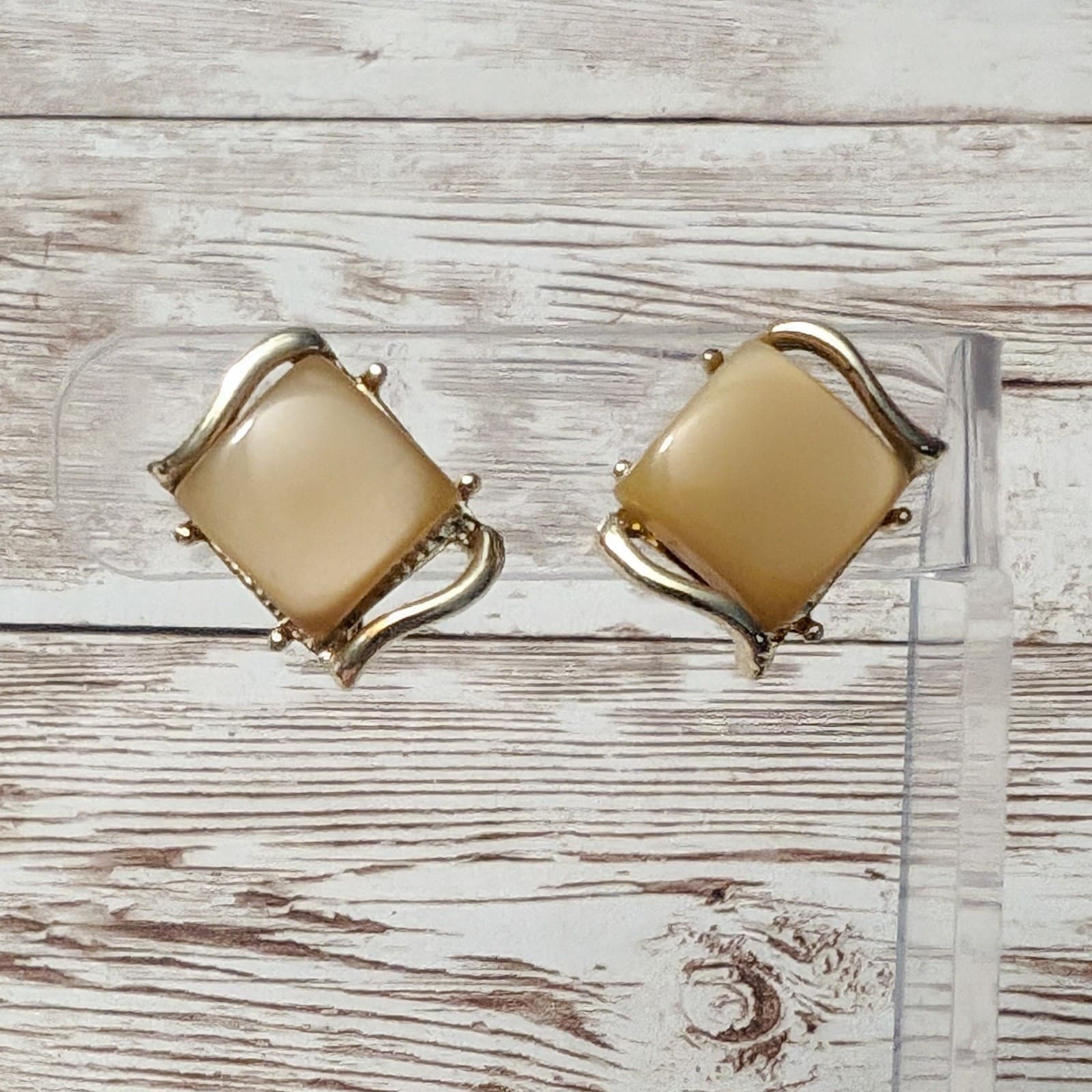 Vintage Clip On Earrings Tan & Gold Tone