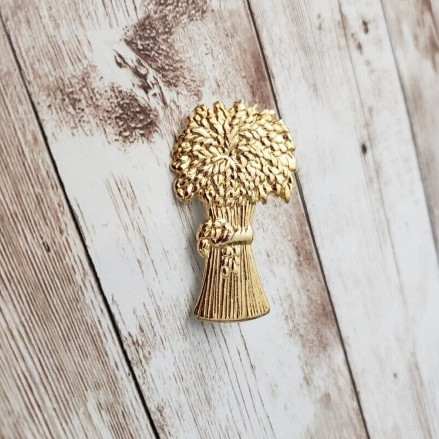 Vintage Brooch / Pin - Bundle of Wheat? Design Gold Tone