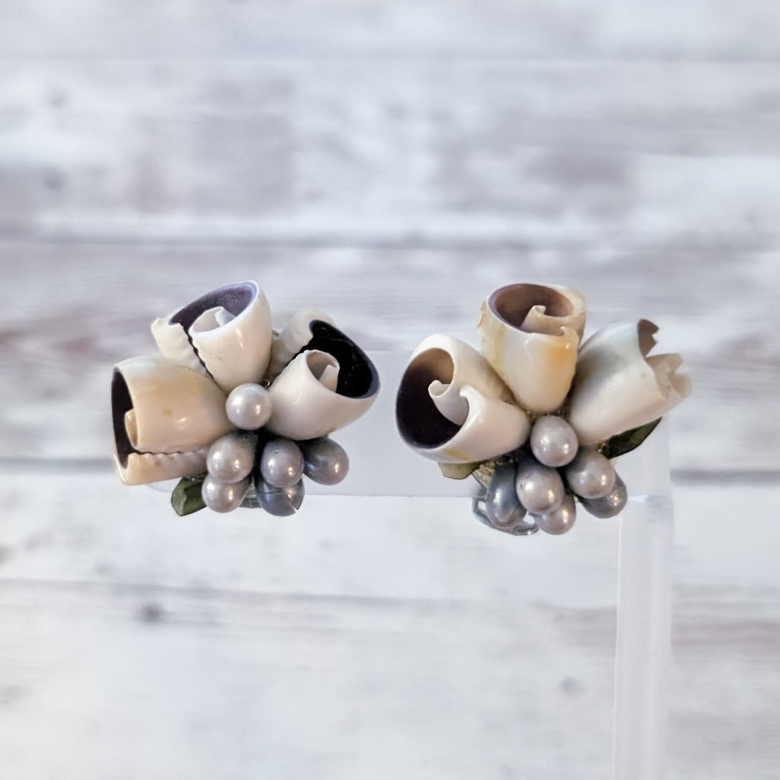 Vintage Clip On Earrings Beige Shell Cluster 1"