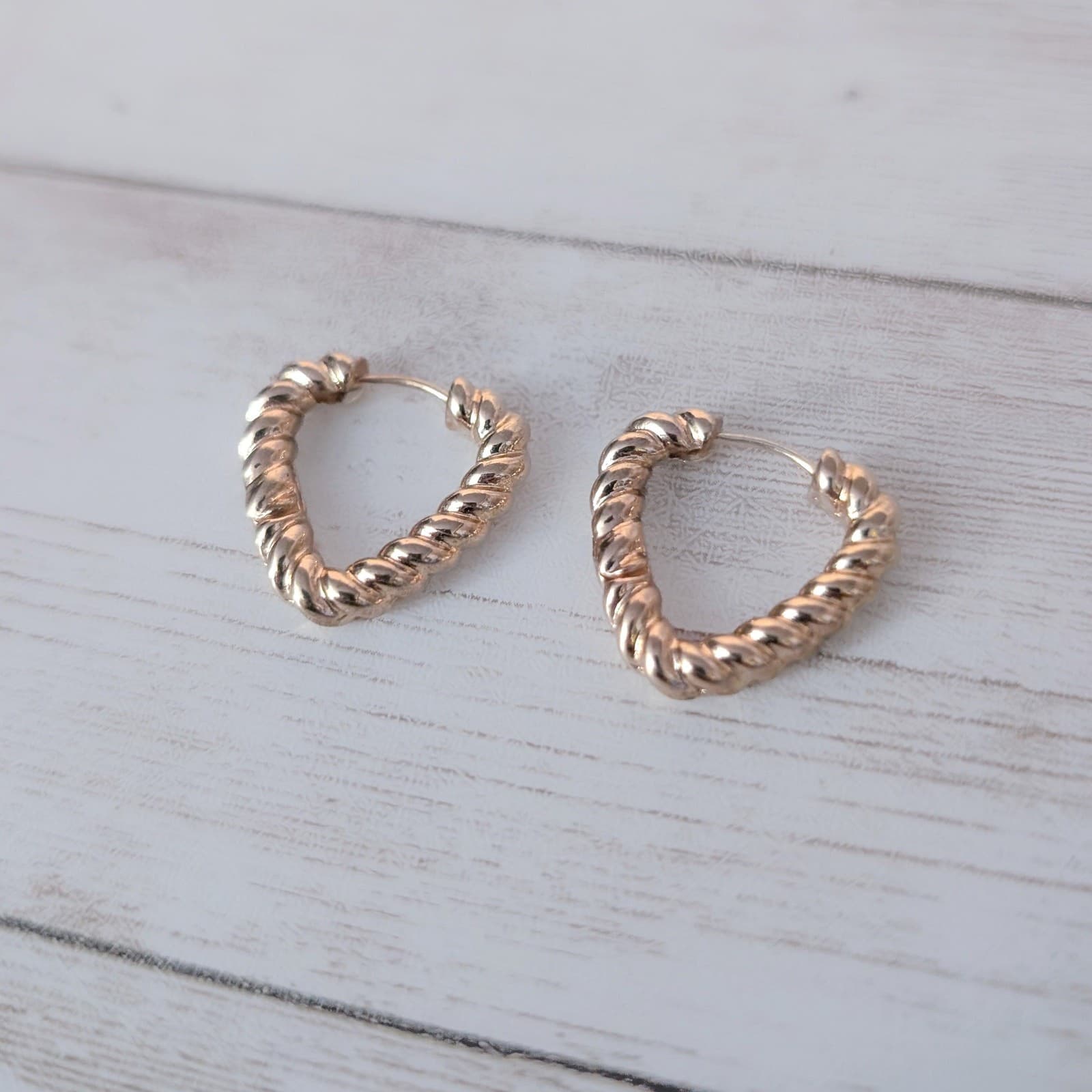Vintage Earrings Twisted Heart Shape Hoop - Pierced Ears