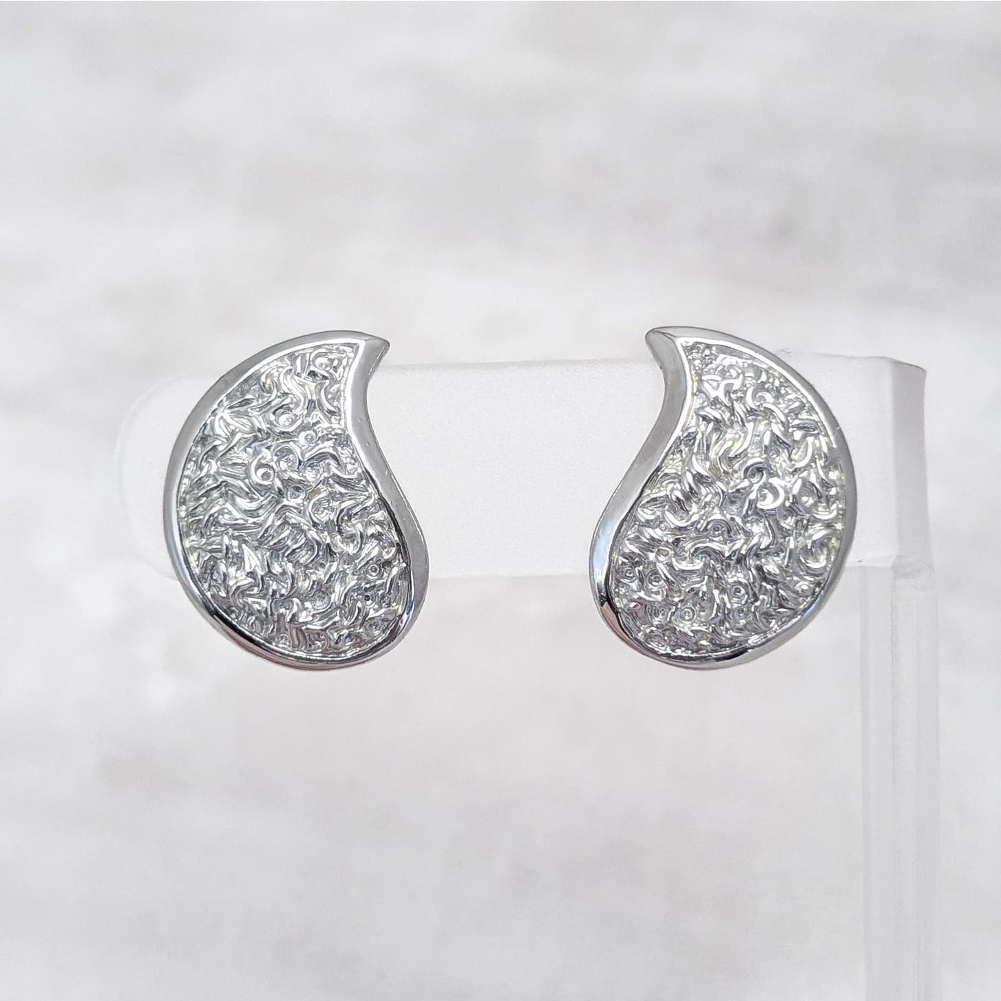 Vintage Clip On Earrings Silver Tone Textured Curved Teardrop Shape 1"