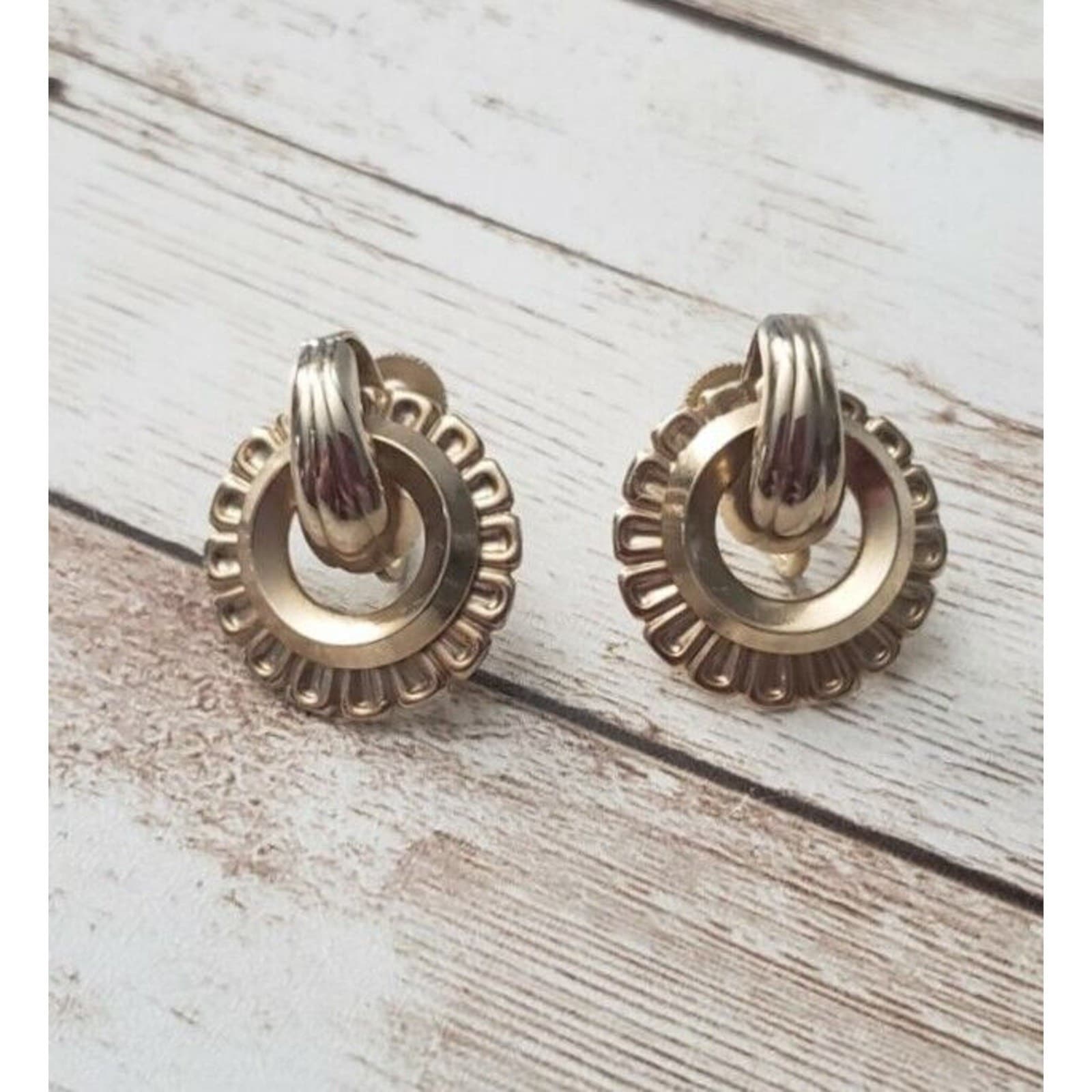 Vintage Screw On / Screw Back Earrings Unusual Gold Tone Circular