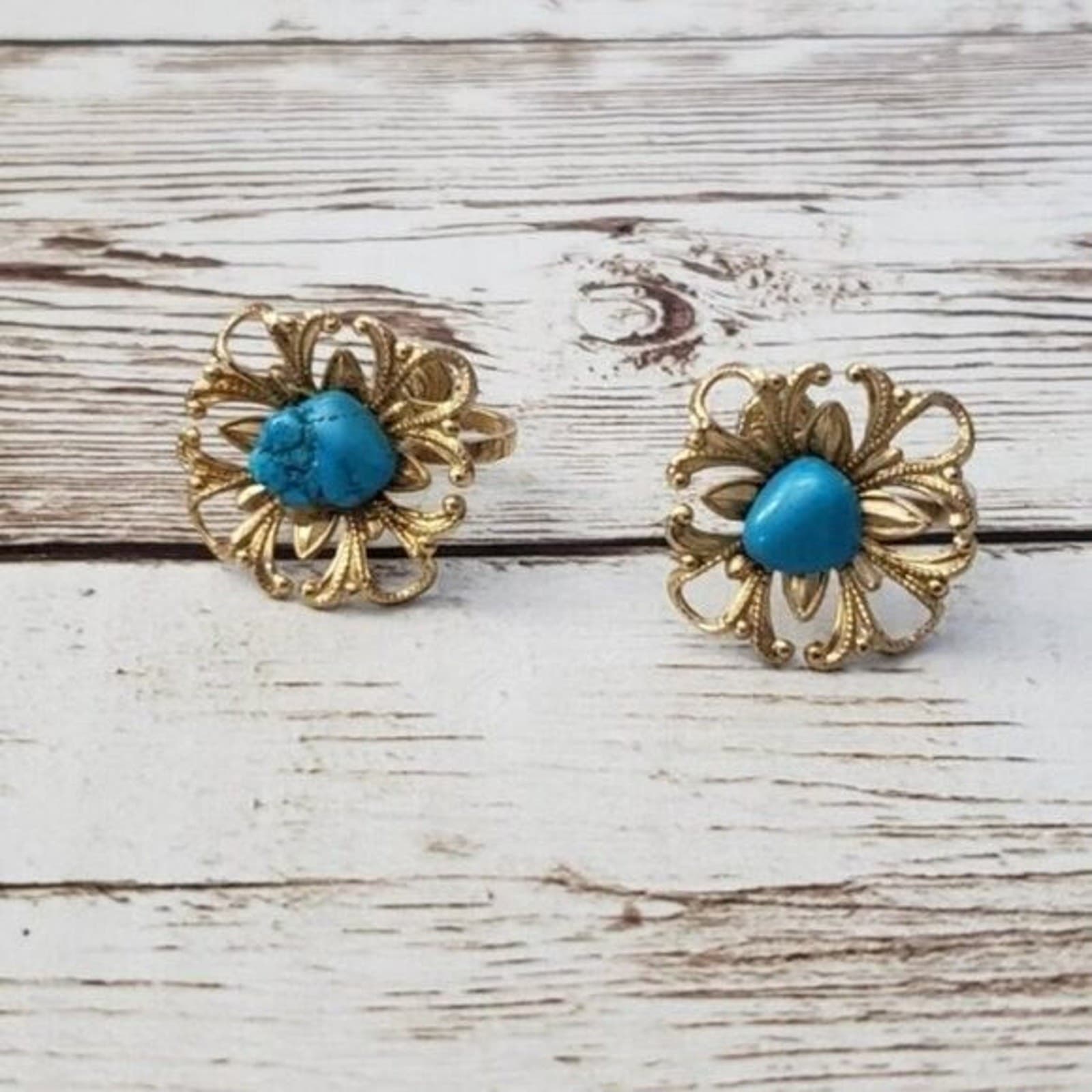 Vintage Screw On Earrings Gold Tone & Turquoise Flower