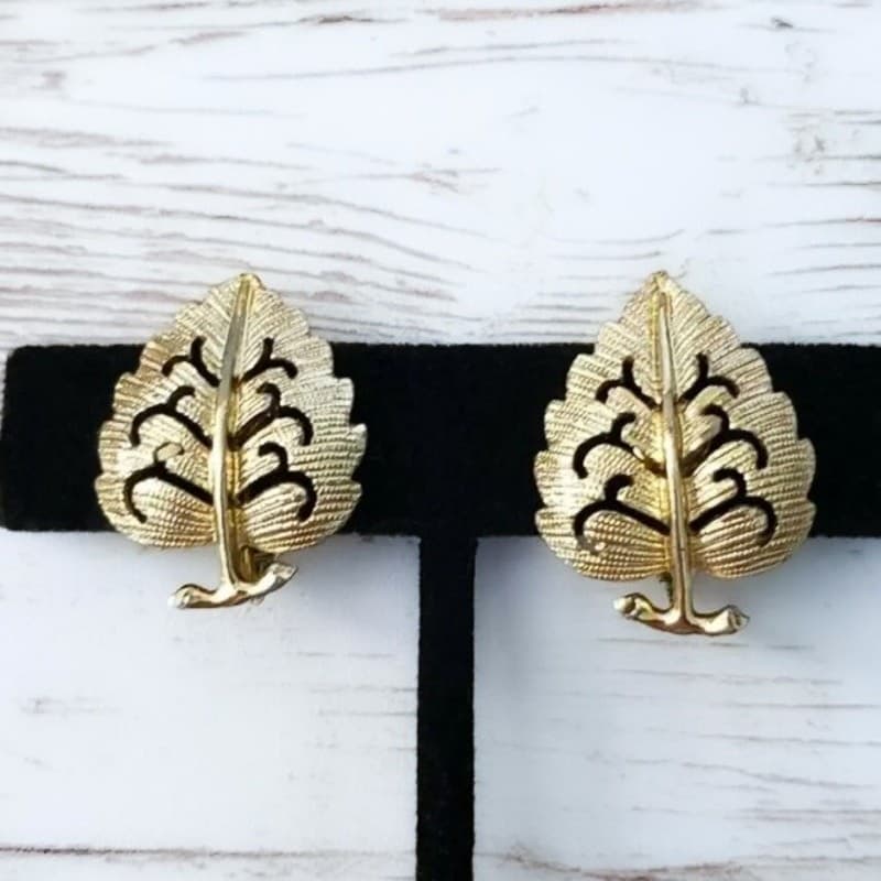 Vintage Clip On Earrings 1" Ornate Design Leaf Statement Fall Autumn Harvest