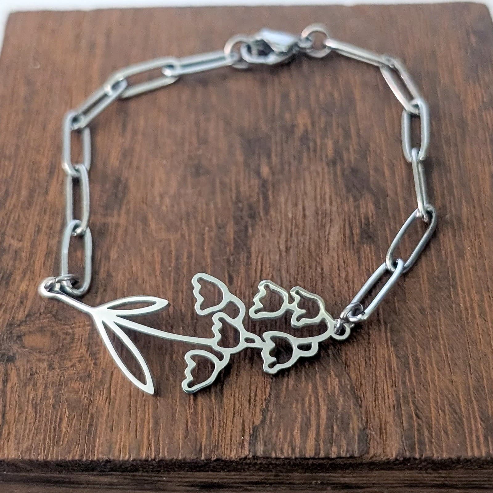 Silver Tone Bracelet with Floral Design