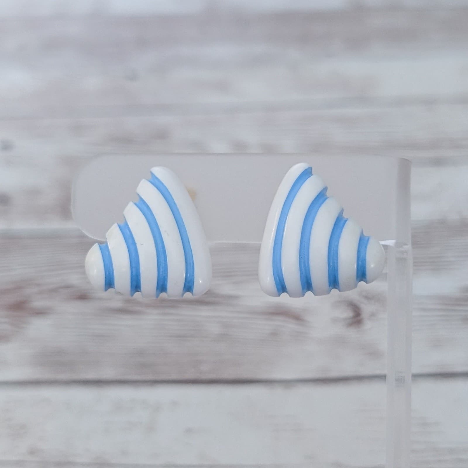 Vintage Clip On Earrings Blue & White Very Retro 7/8" Statement