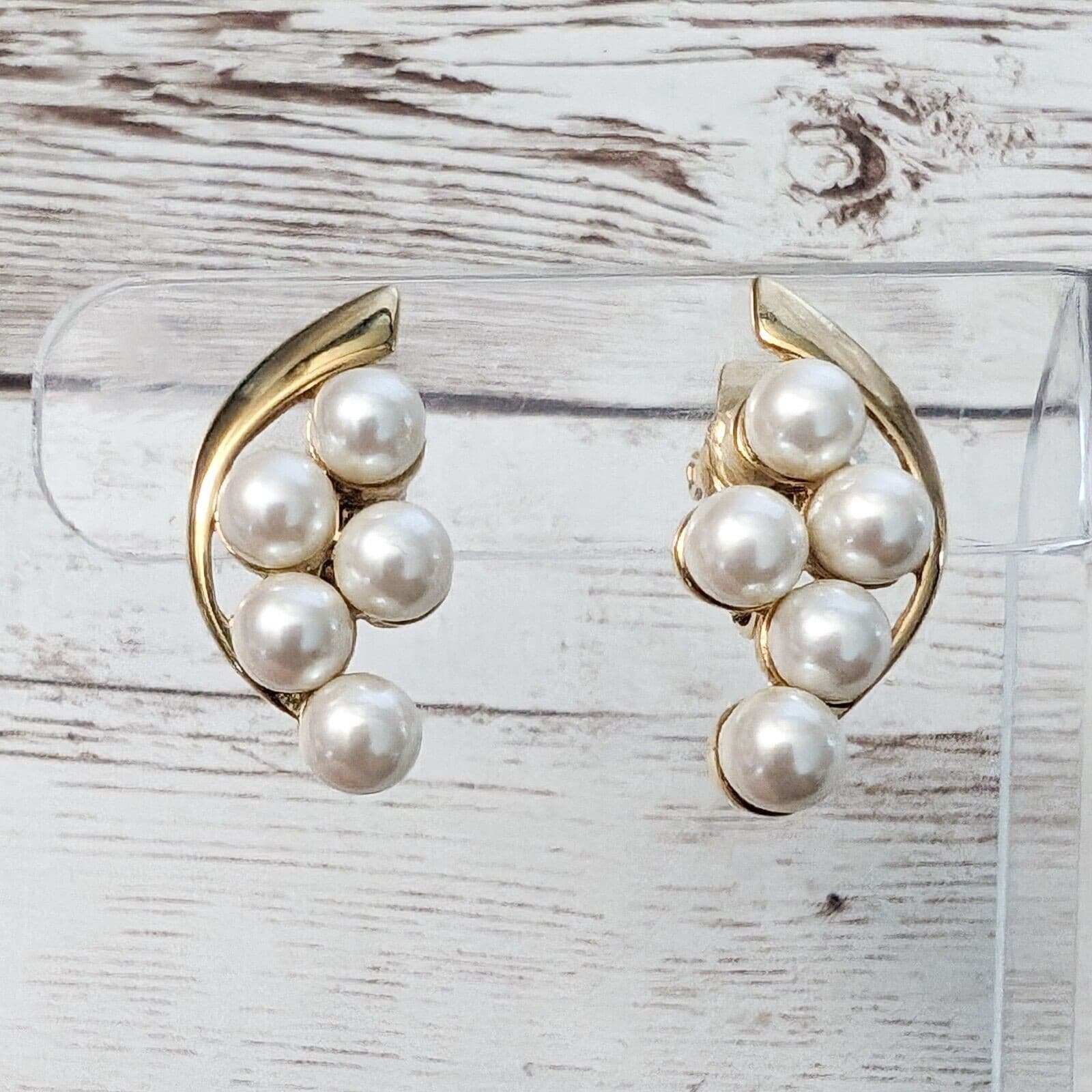 Vintage Clip On Earrings - Stunning Faux? Pearl & Gold Tone - Elegant