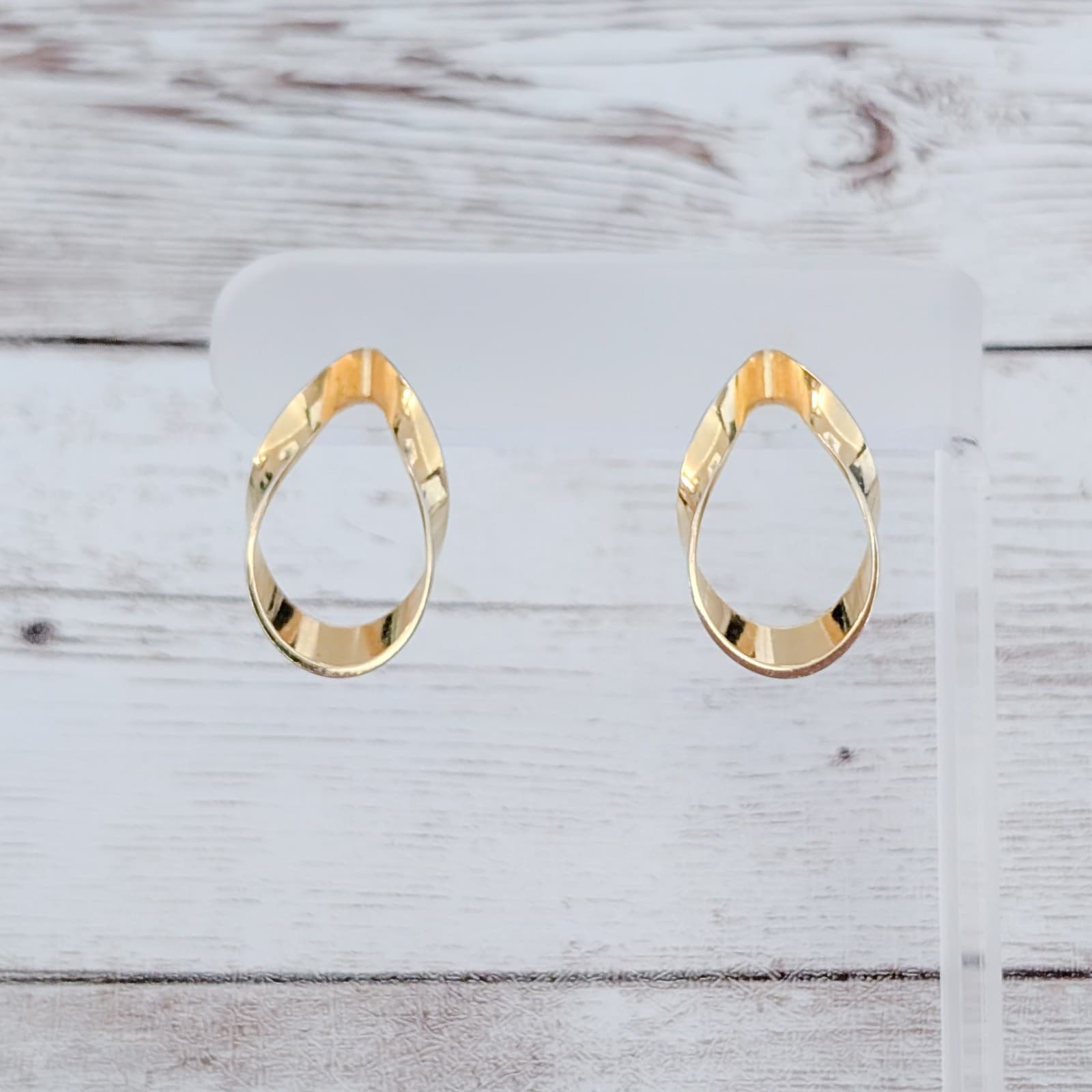 Vintage Stud Earrings Stylish Gold Tone