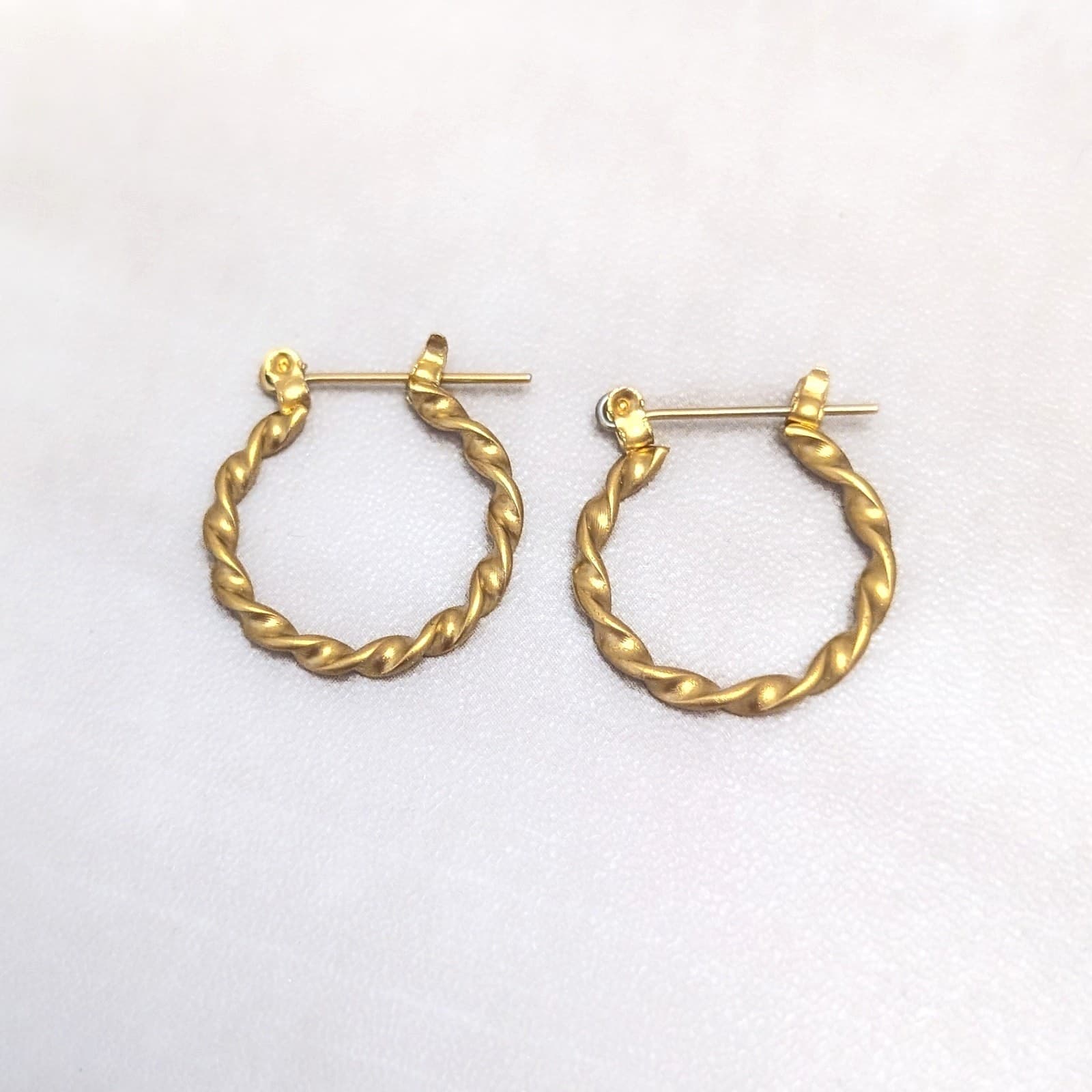 Vintage Earrings for Pierced Ears Woven Antique Gold Tone Hoops 0.75"