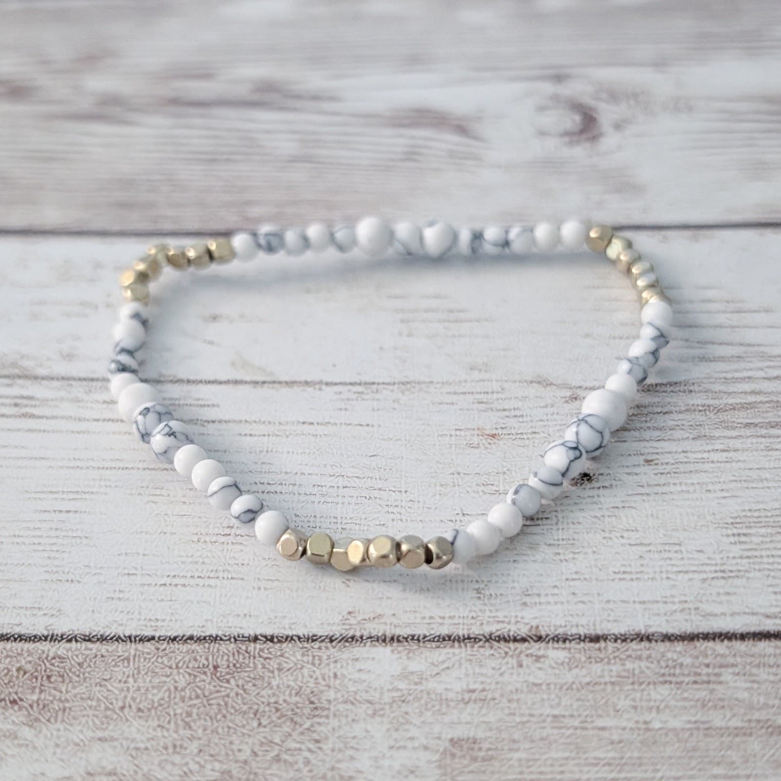 Vintage Stretch Bracelet - Thin Marbled White & Gold Tone Beads