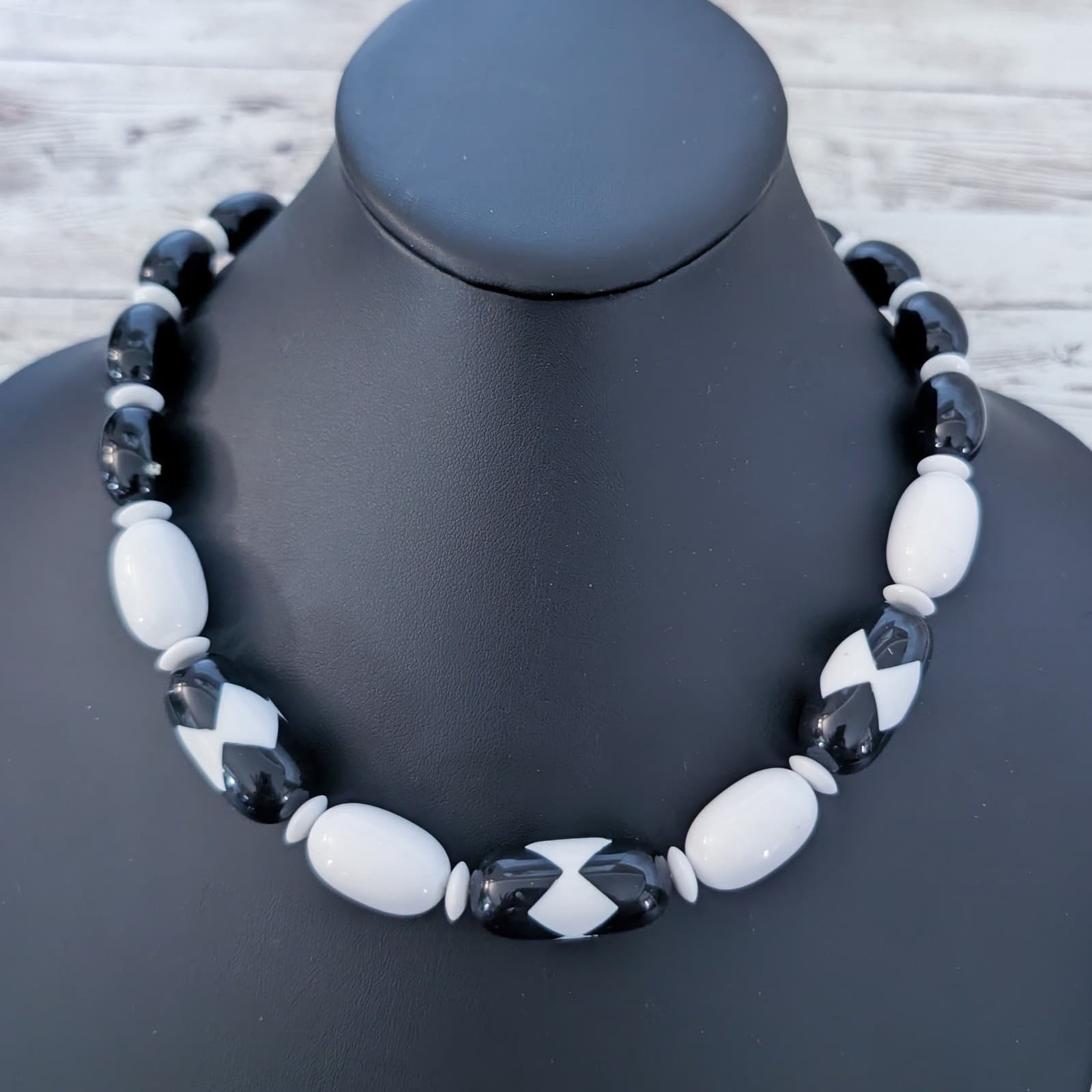 Vintage Necklace Stylish Retro Black & White Statement Chunky