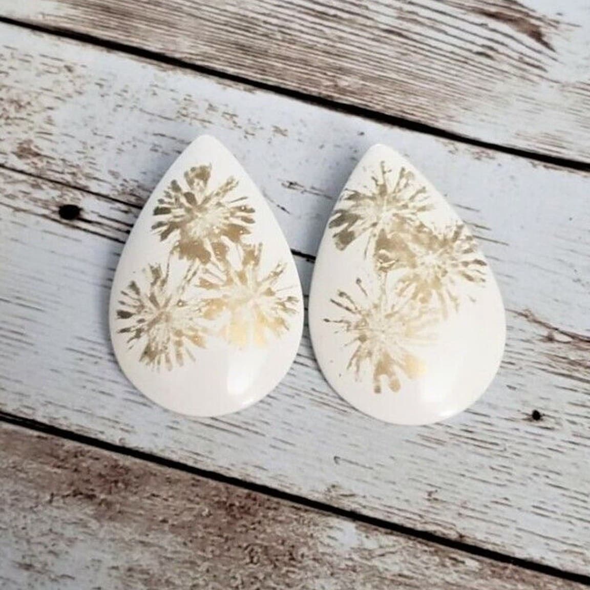 Vintage Clip On Earrings - Cream & Gold Tone Teardrop Shape Just Over 1.5"