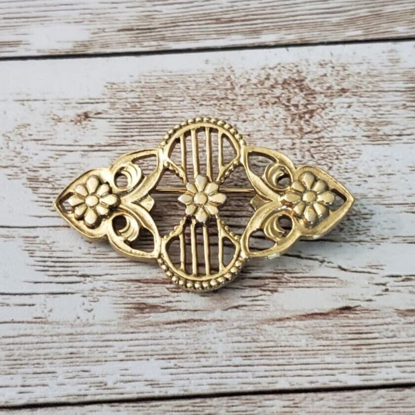 Vintage Brooch / Pin - Ornate Gold Tone with Flower Detail
