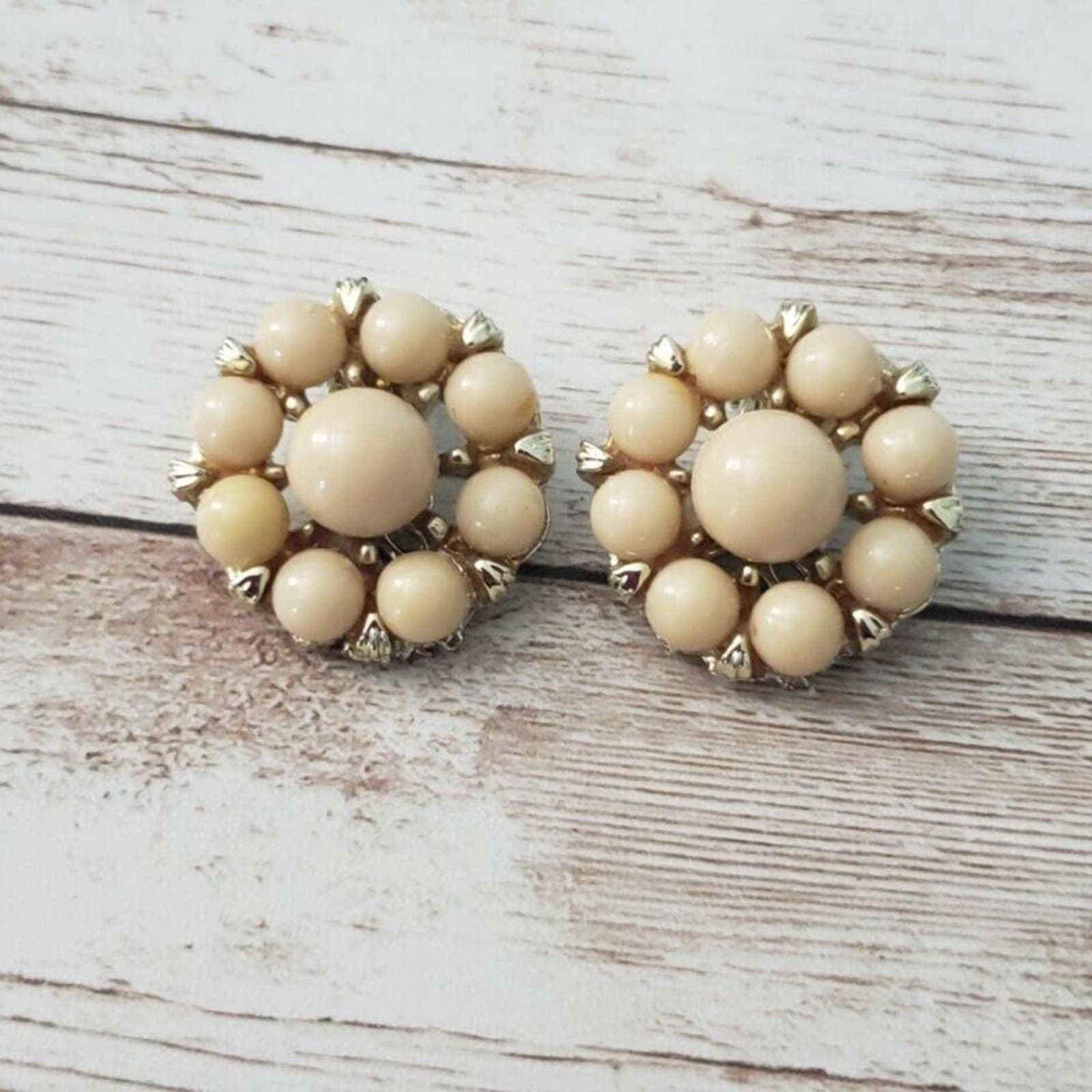 Vintage Clip On Earrings Beige Flower Style 1"