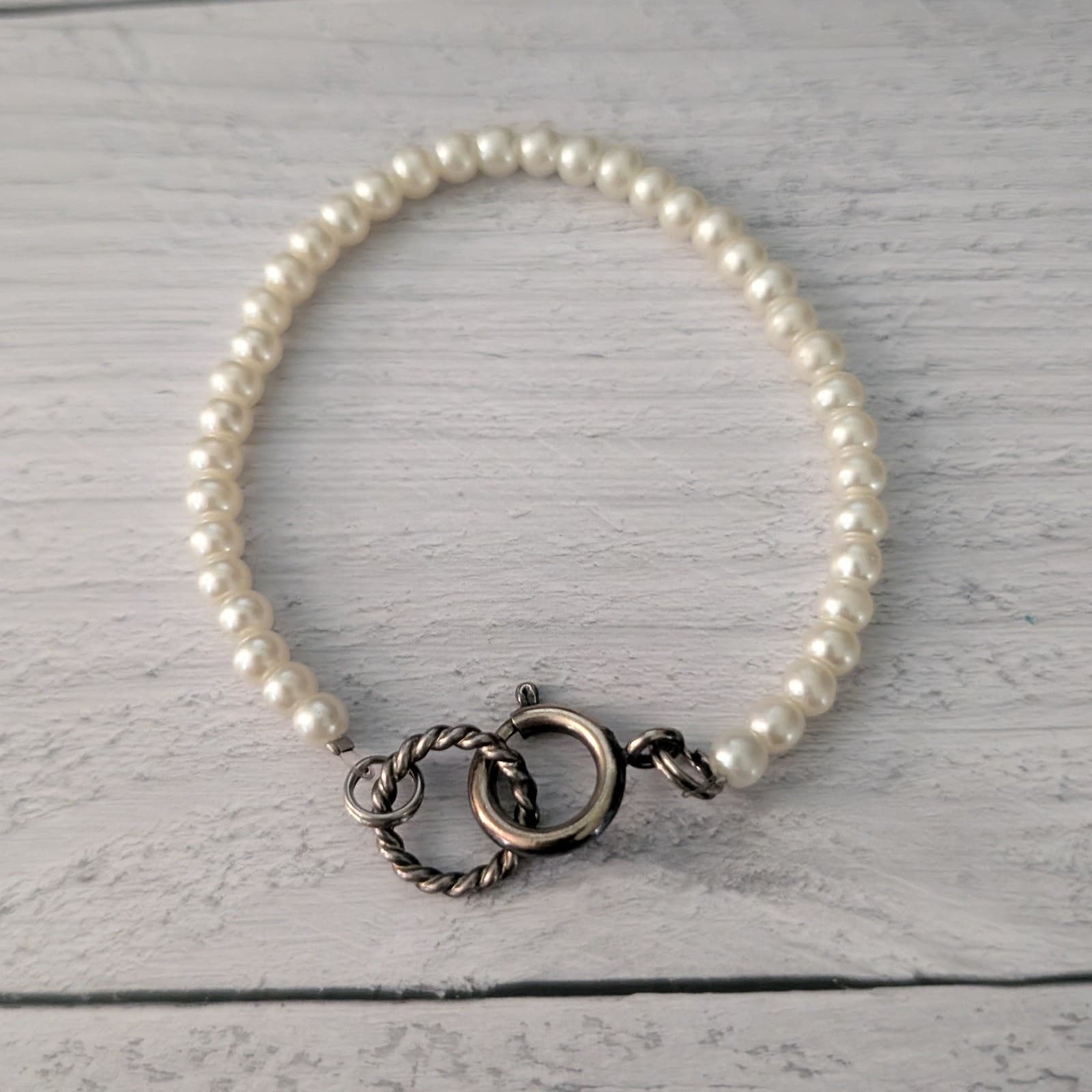 Vintage Faux Pearl Bracelet Elegant Small Understated