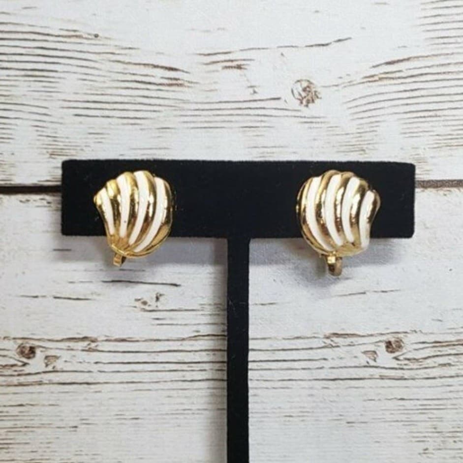 Vintage Clip On Earrings - Pretty White & Gold Tone 5/8"