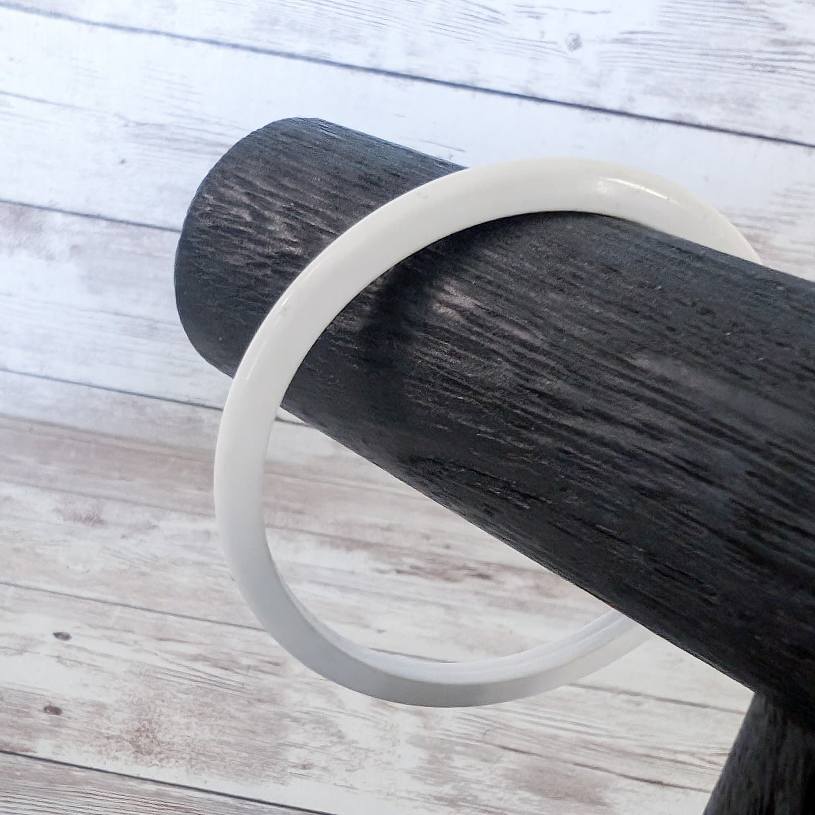 Vintage Bracelet Off White 7.75"