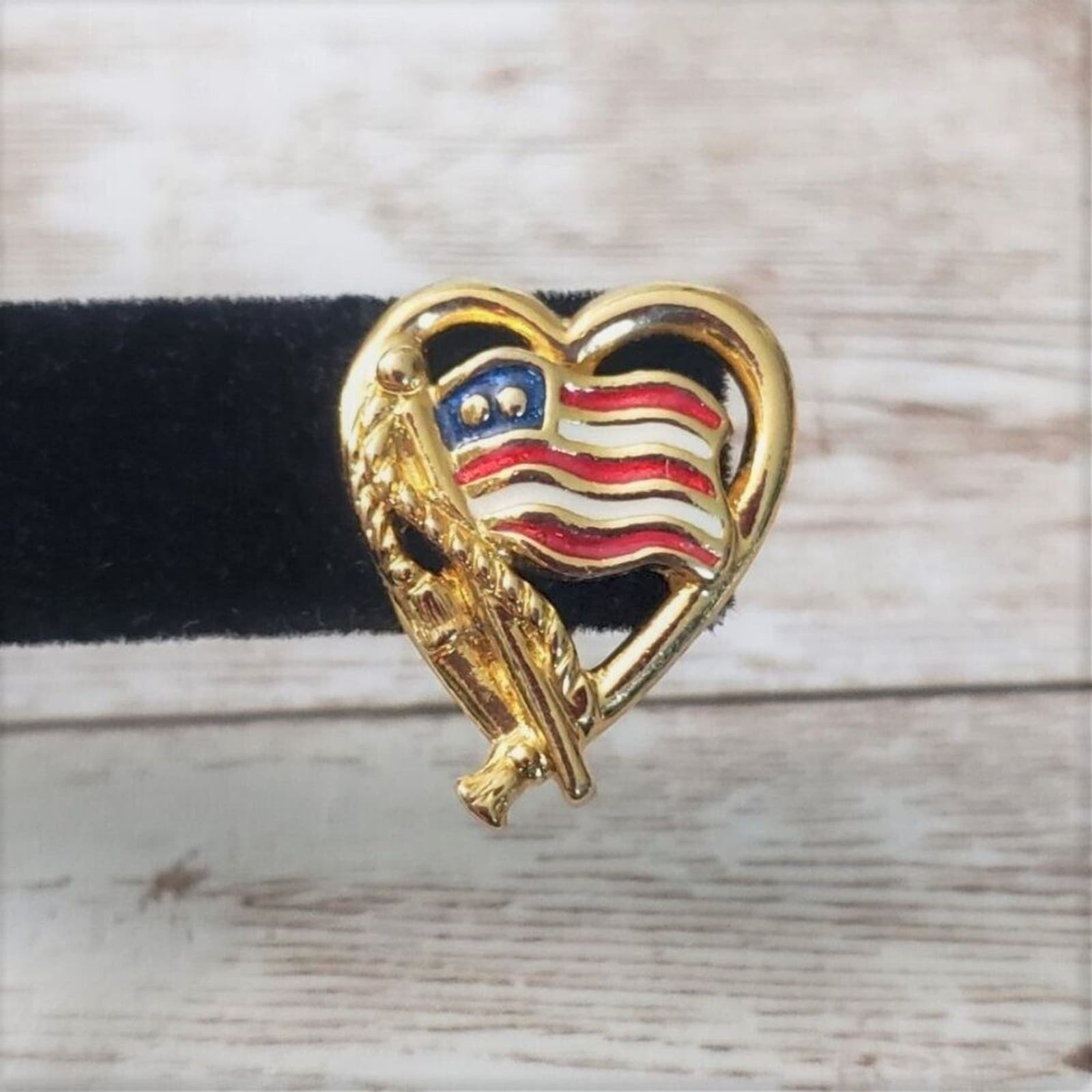 Vintage Avon Brooch / Pin American Flag in Heart Gold Tone Pin