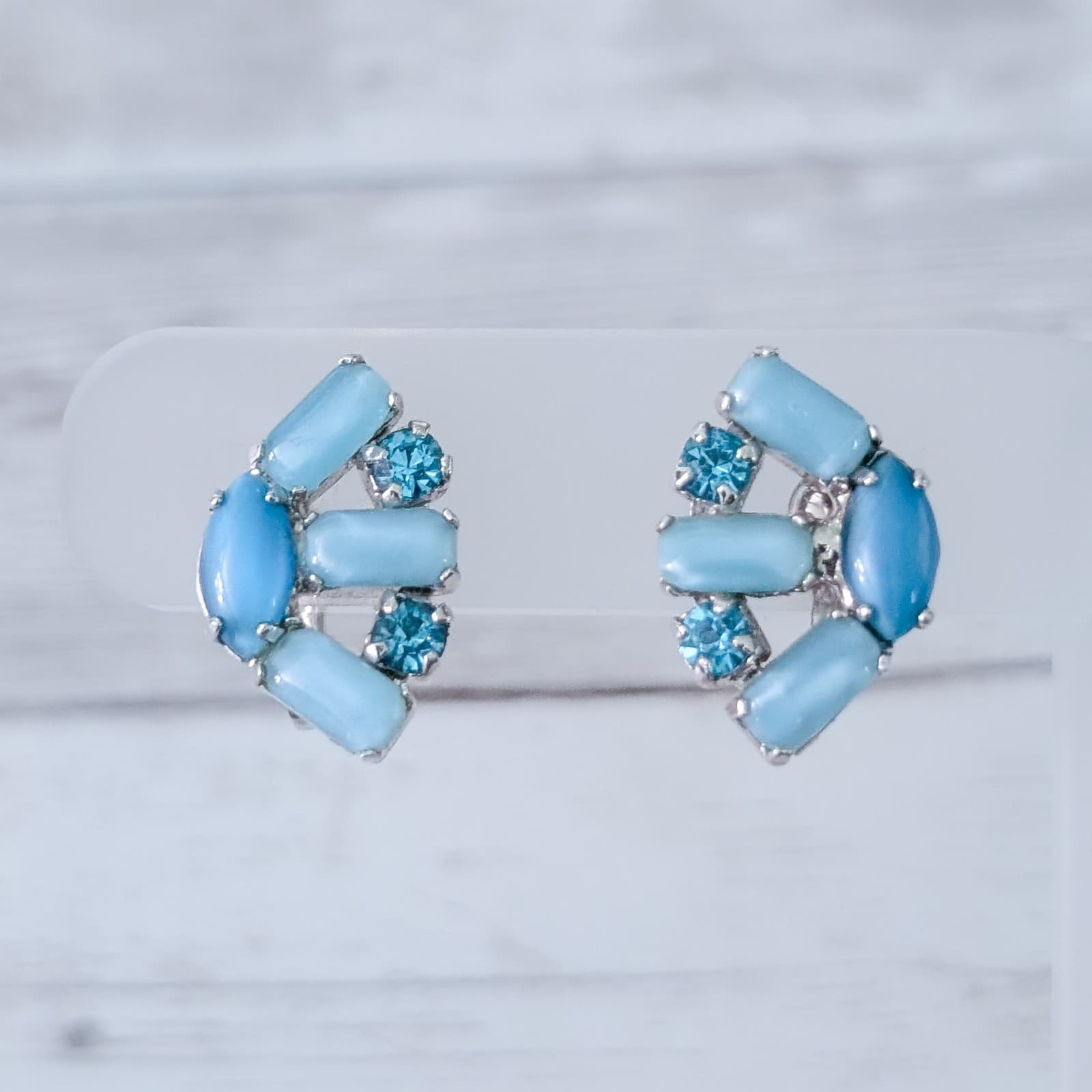 Vintage Screw On Earrings Bright Blue Really Pretty Regal