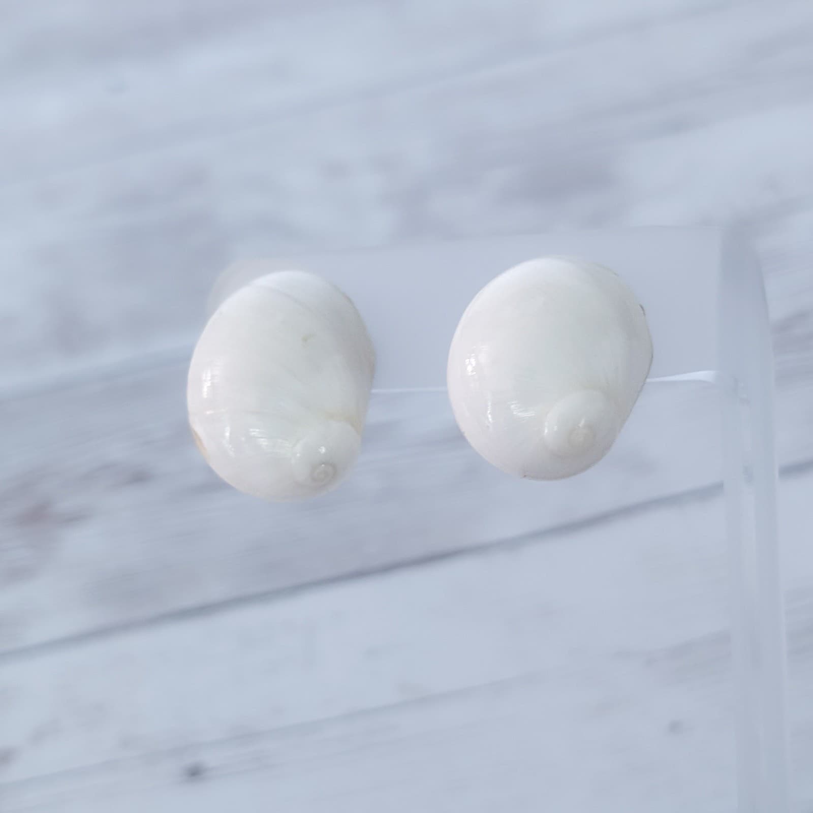 Vintage Screw On Earrings Chunky 3D Large Shell Beach Vibes