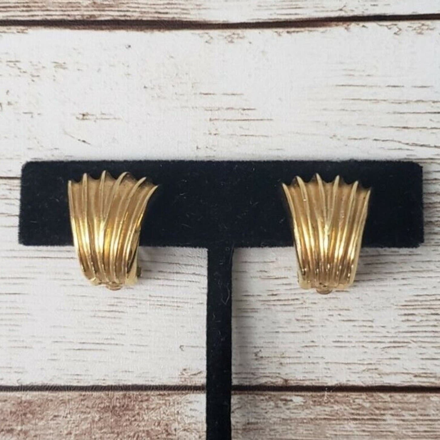 Vintage David Hill Clip On Earrings - Gold Tone Statement David Hill Earrings