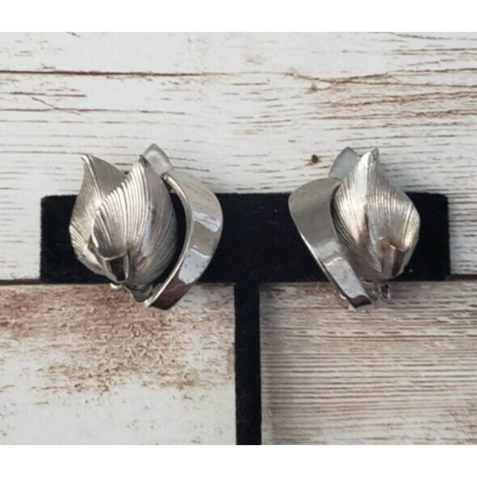 Vintage Clip On Earrings Silver Tone Artsy Leaves