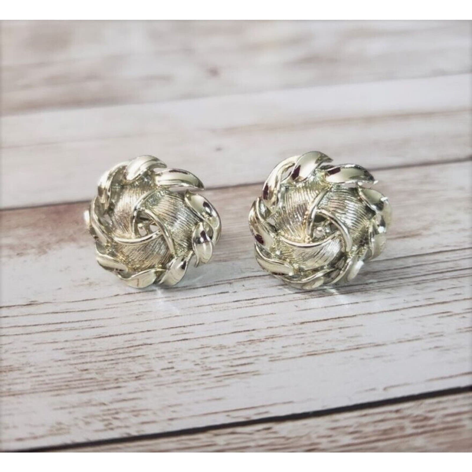 Vintage Lisner Screw On Earrings - Fancy Circular Light Gold Tone