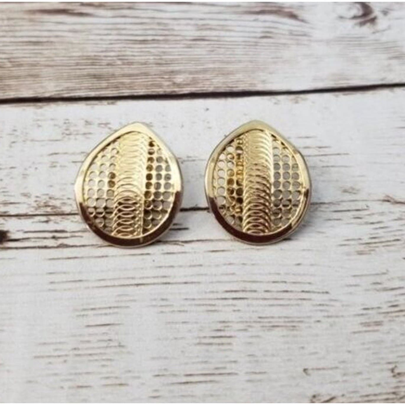 Vintage Clip On Earrings Gold Tone Pear Shape Just Over 0.75"