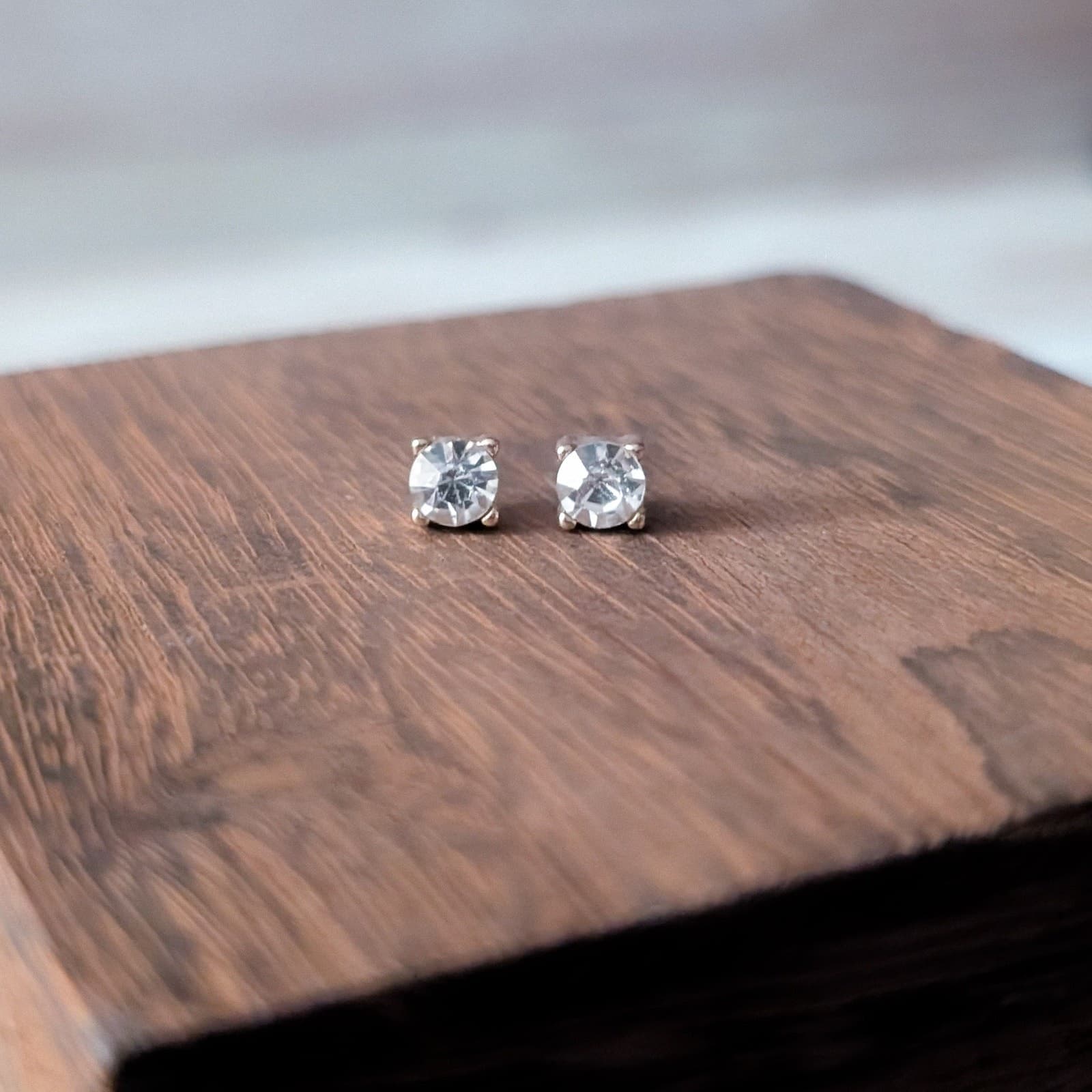 Vintage Stud Earrings 3/16" Classic - Clear Gem