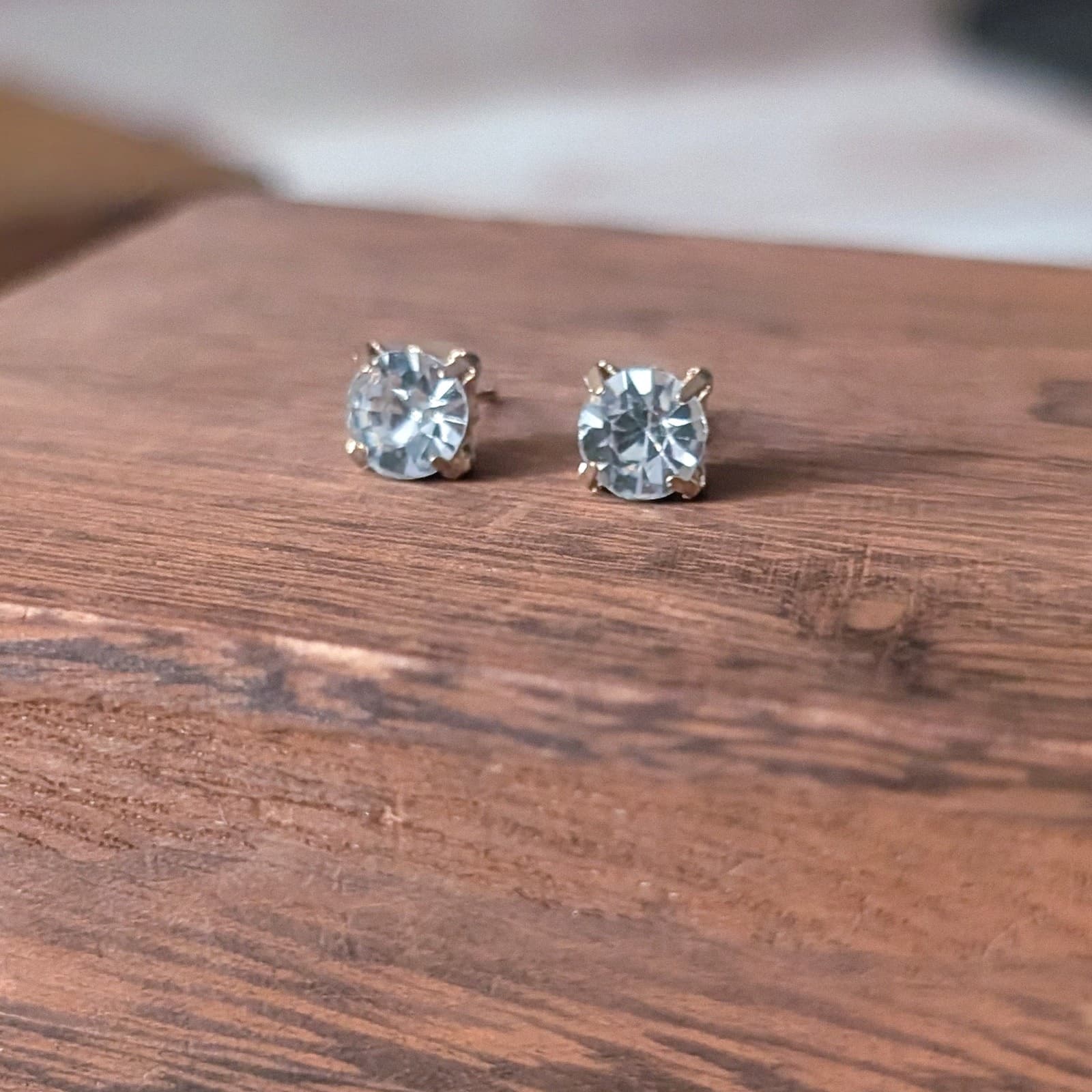 Vintage Stud Earrings Classic Clear Gem 0.25"
