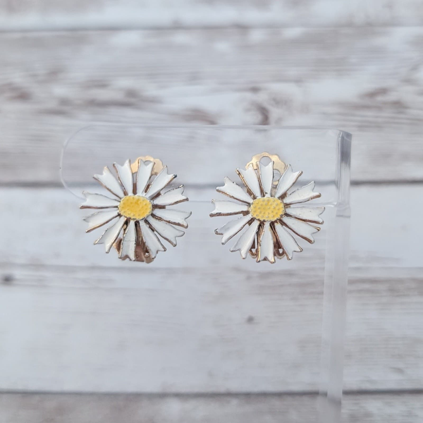 Vintage Clip On Earrings 7/8" Daisy